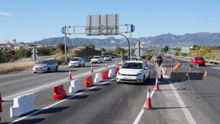 ¿Es legal que un furgón circule por un carril reversible?