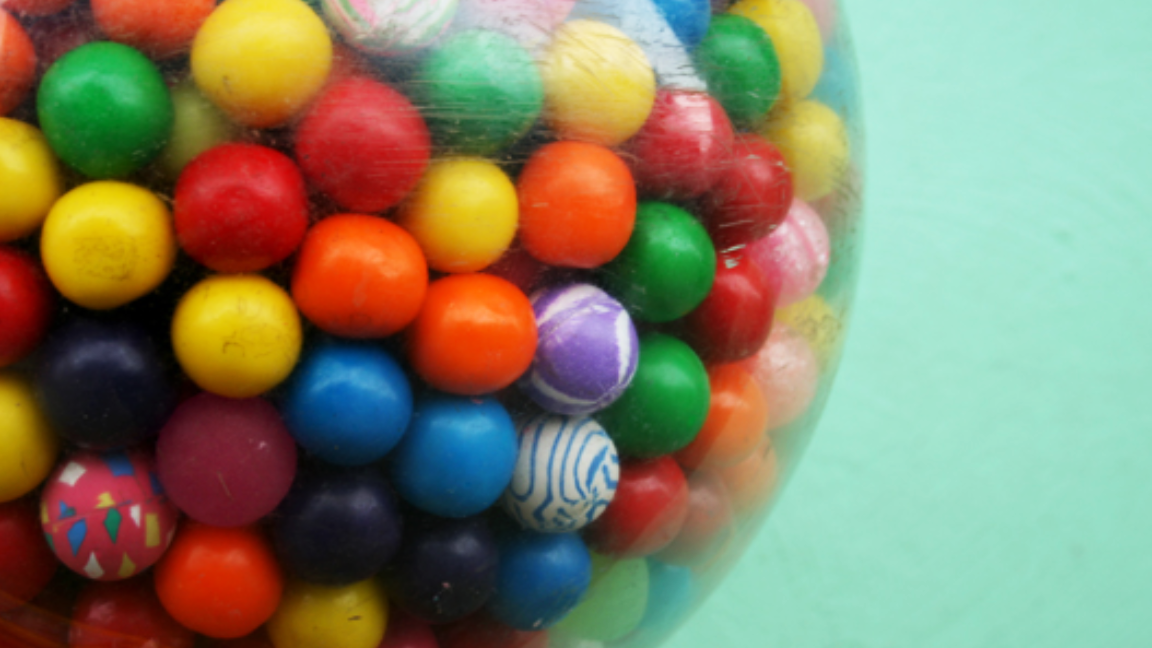 Trucos efectivos para sacar chicle de la alfombra del auto