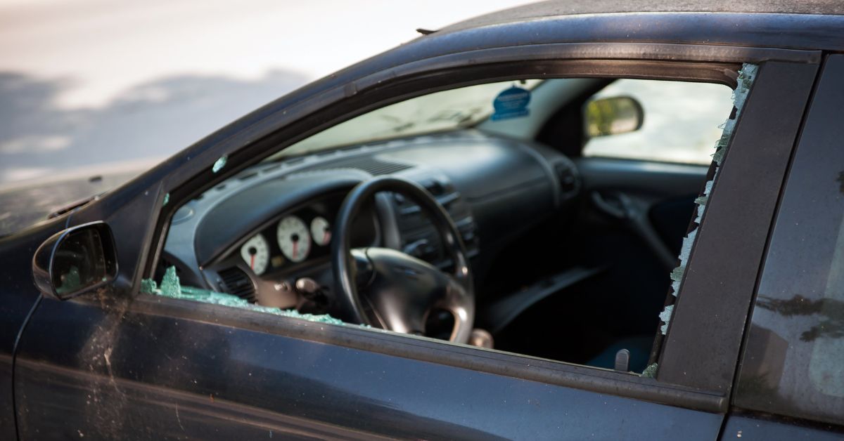 ¡Alerta! ¿Te han roto la ventanilla del coche? Descubre qué hacer en ...